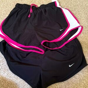Bundle of Nike running shirts med